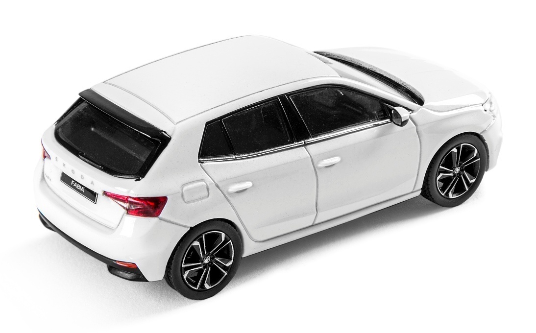 Fabia IV 1:43 bílá Moon